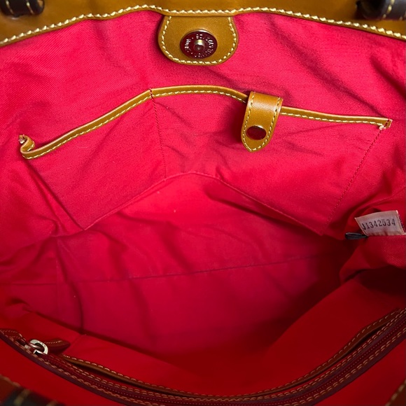 Vintage Dooney Bourke 1975 Signature Vanessa
Coated Nylon Large Tote Bag EUC - Picture 11 of 16